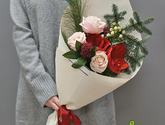 Bouquet with amaryllis and roses ''Winter Compliment'' photo